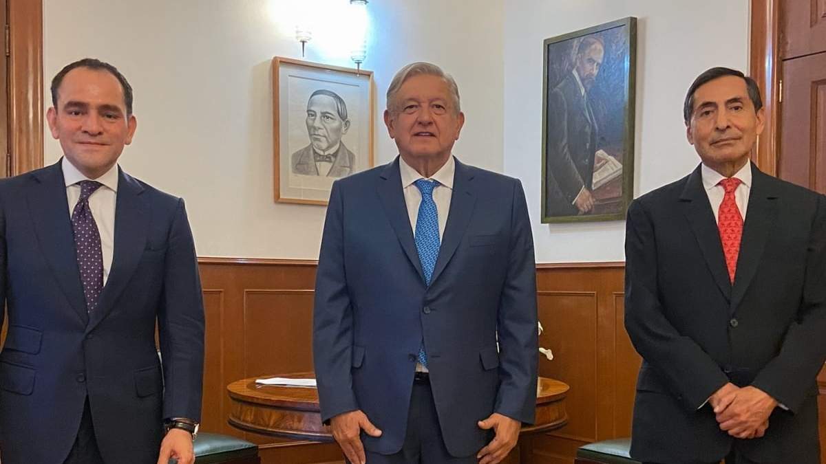 Arturo Herrera, propuesto como próximo gobernador del Banco de México; el presidente López Obrador; y Rogelio Ramírez de la O, sucesor de Herrera.