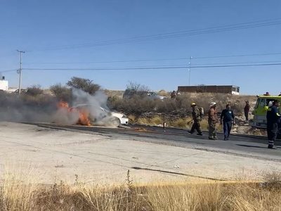 Grupo armado bloquea y quema vehículos cerca de instalaciones del Ejército en Fresnillo, Zacatecas