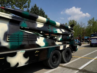 Irán dispara baterías antiaéreas en diversas provincias; escuchan explosiones en Isfahán