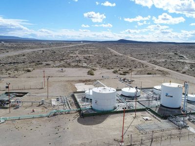 Mapuches se manifiestan en contra del "accionar destructivo" de la petrolera Oilstone en Cutral Co