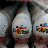 Ferrero retiró voluntariamente los Kínder de las góndolas y cerró la fábrica belga