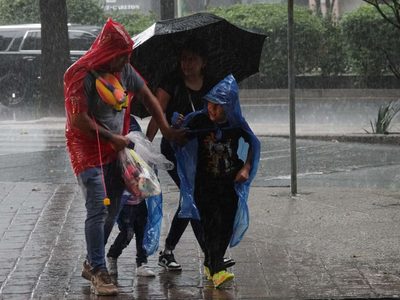 Ondas tropicales 10 y 11 provocarán lluvias fuertes e intensas el martes en los siguientes estados