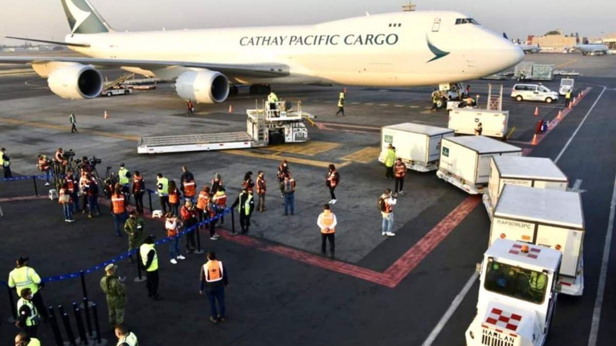 La recepción de las vacunas de Sinovac en el Aeropuerto Internacional de la Ciudad de México