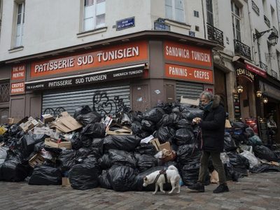 La basura resta brillo a París en plena huelga por pensiones