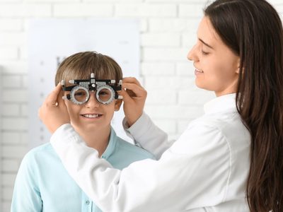 Lentes gratis para niños de primaria: así funciona el programa social Vive Saludable