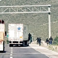 A plena luz del día, captan asalto en la México-Orizaba (Video)