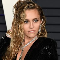 ¡SIN PUDOR! El intenso ejercicio que hace Miley Cyrus para lucir ¡impecable! ¿Te animarías?
