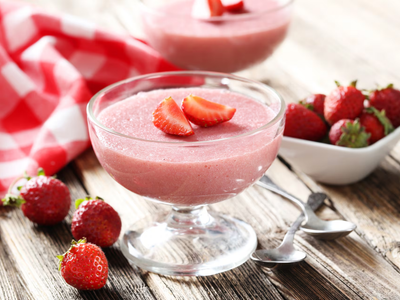 Con solo 3 ingredientes, prepará esta mousse de frutillas, fresca y deliciosa ideal para el verano