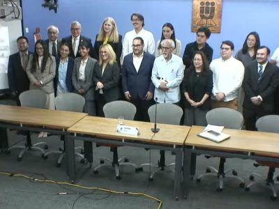 México transita hacia una autocracia electoral bajo Morena, alertan académicos