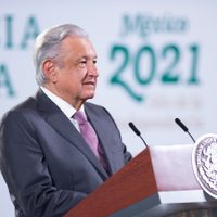AMLO critica autogobierno en normales rurales; propone entrega de recursos directa