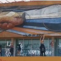Tras protesta por violación en CCH Sur, UNAM reprocha vandalización a mural de Siqueiros en Rectoría