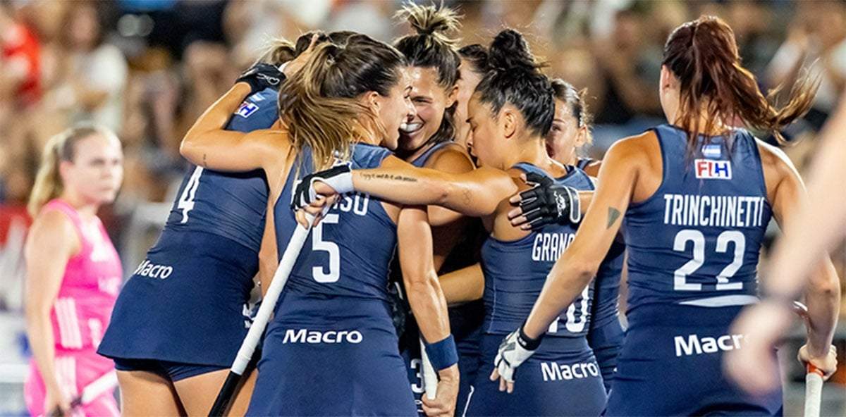 Las Leonas, con el pie derecho
