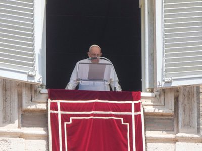 El Papa pidió rezar por Ucrania, y lamentó que, referente a la invasión rusa, estas tragedias se sigan repitiendo