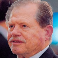 Comparece padre del exgobernador Rodrigo Medina