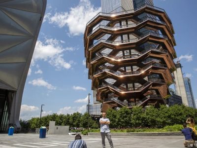Nueva York reabre escultura que fue cerrada tras serie de suicidios