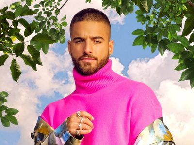 Como nunca lo viste: Maluma fue capturado en un insólito ritual y espera grandes repercusiones