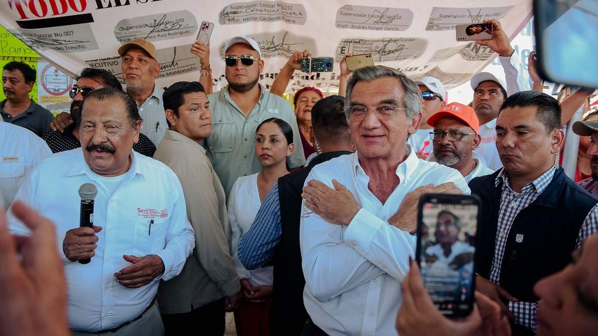 Américo acude a dialogar con las y los maestros; les pide reanudar las clases
