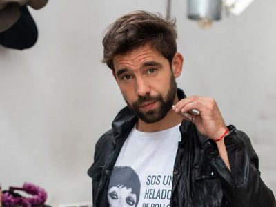 A puros besos: Cachete Sierra y un imperdible video