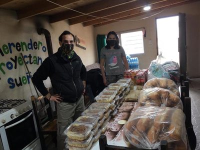 "Somos Amigos" entregó 220 viandas a merenderos de la ciudad neuquina