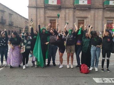 Con múltiples acciones de protesta, miles de mujeres demandan legalizar el aborto en Michoacán