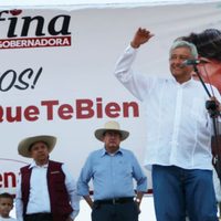 AMLO acusa a Salinas de tratar de convencer a empresarios para que no apoyen a Morena en 2018