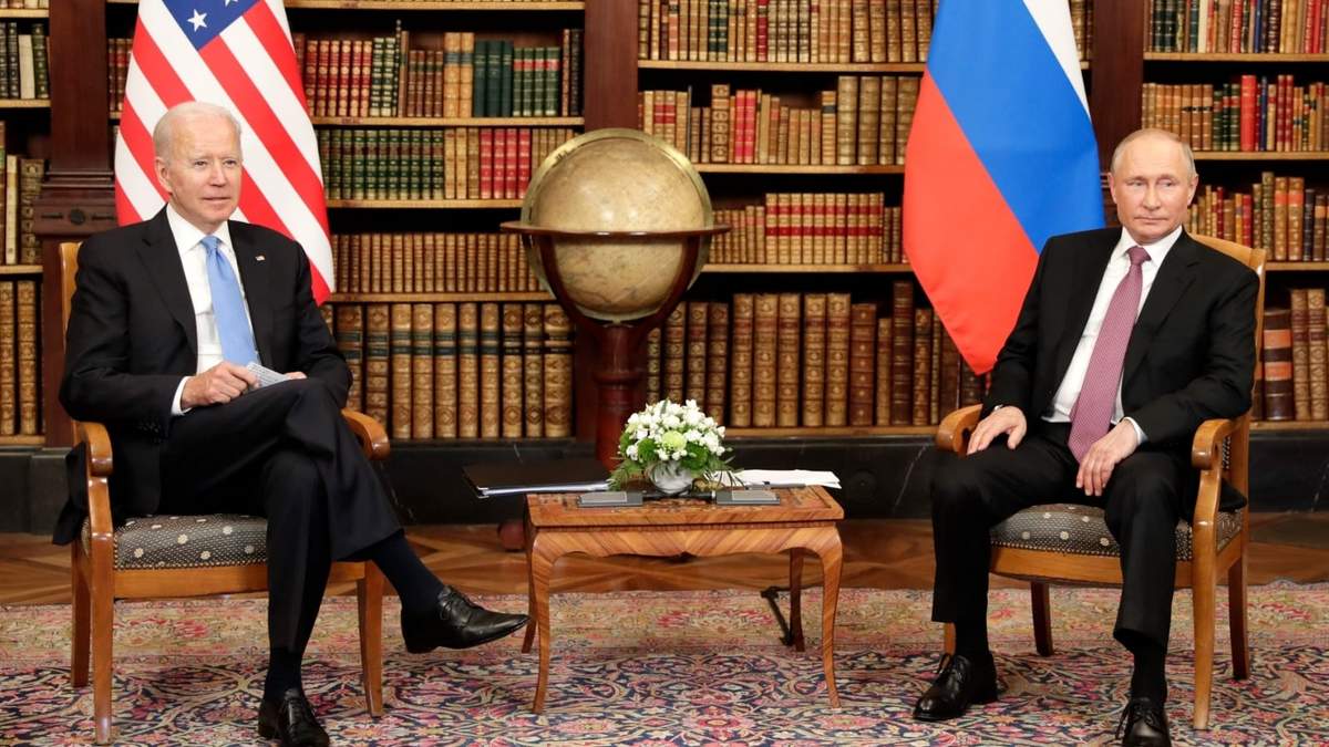 Los presidentes de EU, Joe Biden, y de Rusia, Vladimir Putin