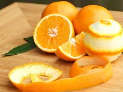 No las tires: aprovechá las cáscaras de naranja y prepará el mejor antigrasa casero para tu cocina