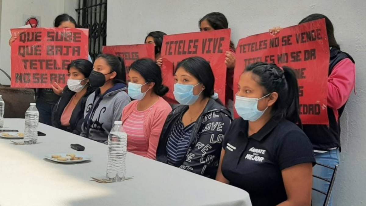 Las estudiantes de la Normal Carmen Serdán dieron una rueda de prensa en Puebla capital