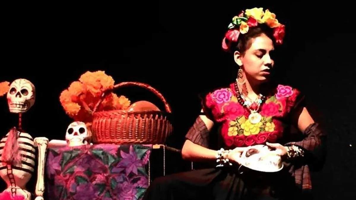 La actriz Marlem Arriaga interpreta a Frida Kahlo en “La ofrenda de Frida”