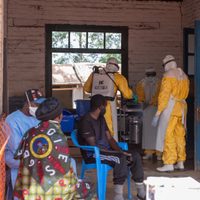 El ébola en el Congo ha dejado más de 100 muertos, mientras el conflicto ralentiza la respuesta