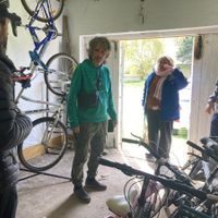 Una red de vecinos solidarios de Villa la Angostura impulsa el programa Banco de Bicis